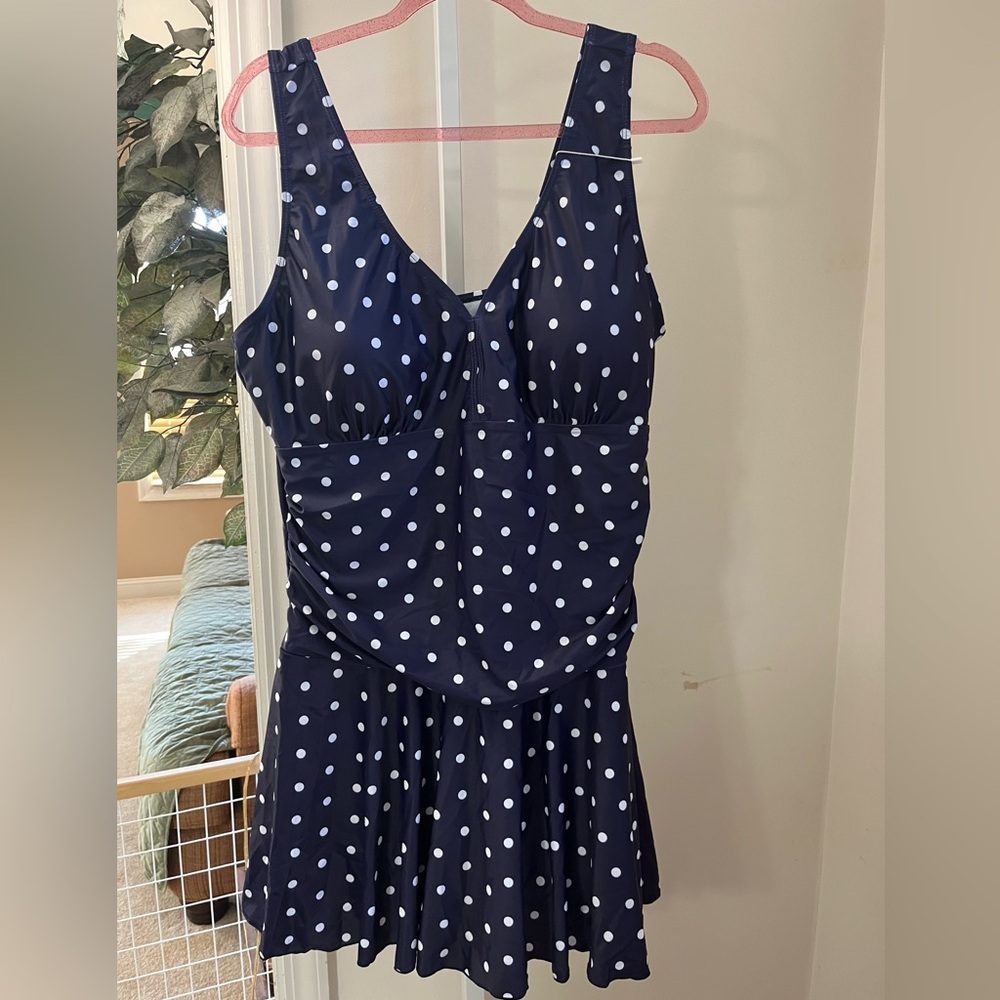 SUMMER MAC WOMENS SWIM DRESS WITH BUILT IN SHORTS. NWT. SIZE 4X